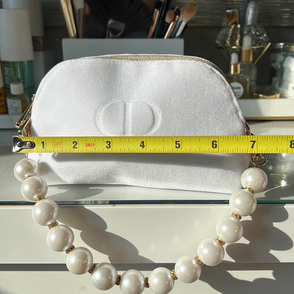 Dior White and Gold Cosmetic Case with Elegant Design - Picture 9 of 11